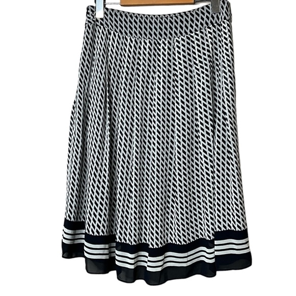 TALBOTS Chiffon Fully Lined Boxy Pleat Skirt Side Zipper Geometric Print US Sz 4 - Picture 3 of 8